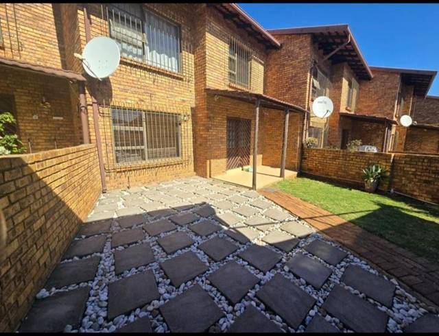 3 BEDROOM DUPLEX FOR SALE IN KLOPPERPARK